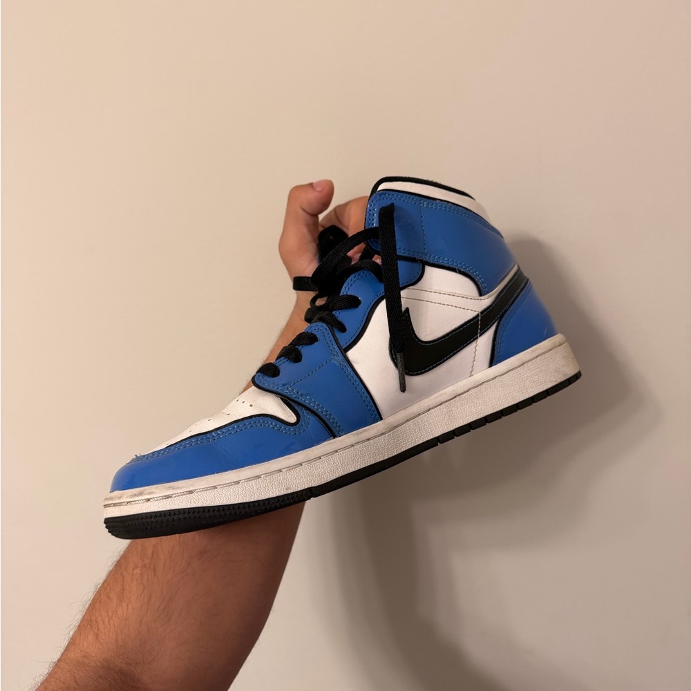 Jordan 1 Signal Blue Mid